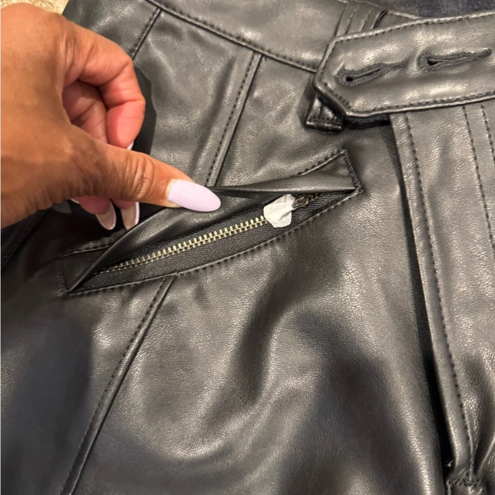 🚨SOLD🚨GAP Women's Faus Leather Black Straight Leg Biker Pants NWT - Picture 5 of 9